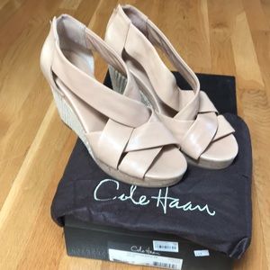 Spring/summer espadrilles in a soft beige tone